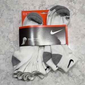 Nike Moisture-Wicking White and Gray Athletic Socks. NEW